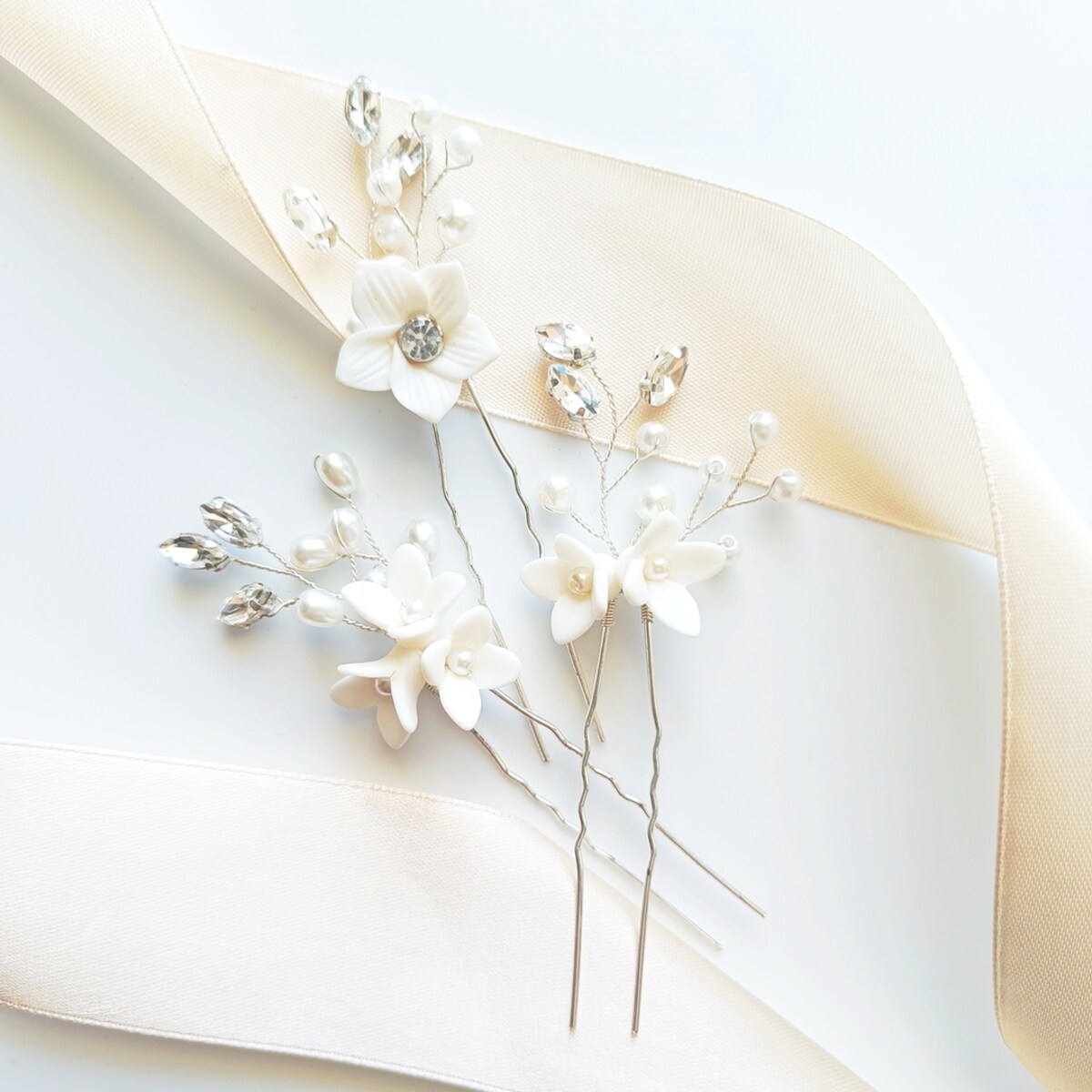 Srebrny zestaw kokówek do włosów z kwiatami ceramicznymi perełki cyrkonie
