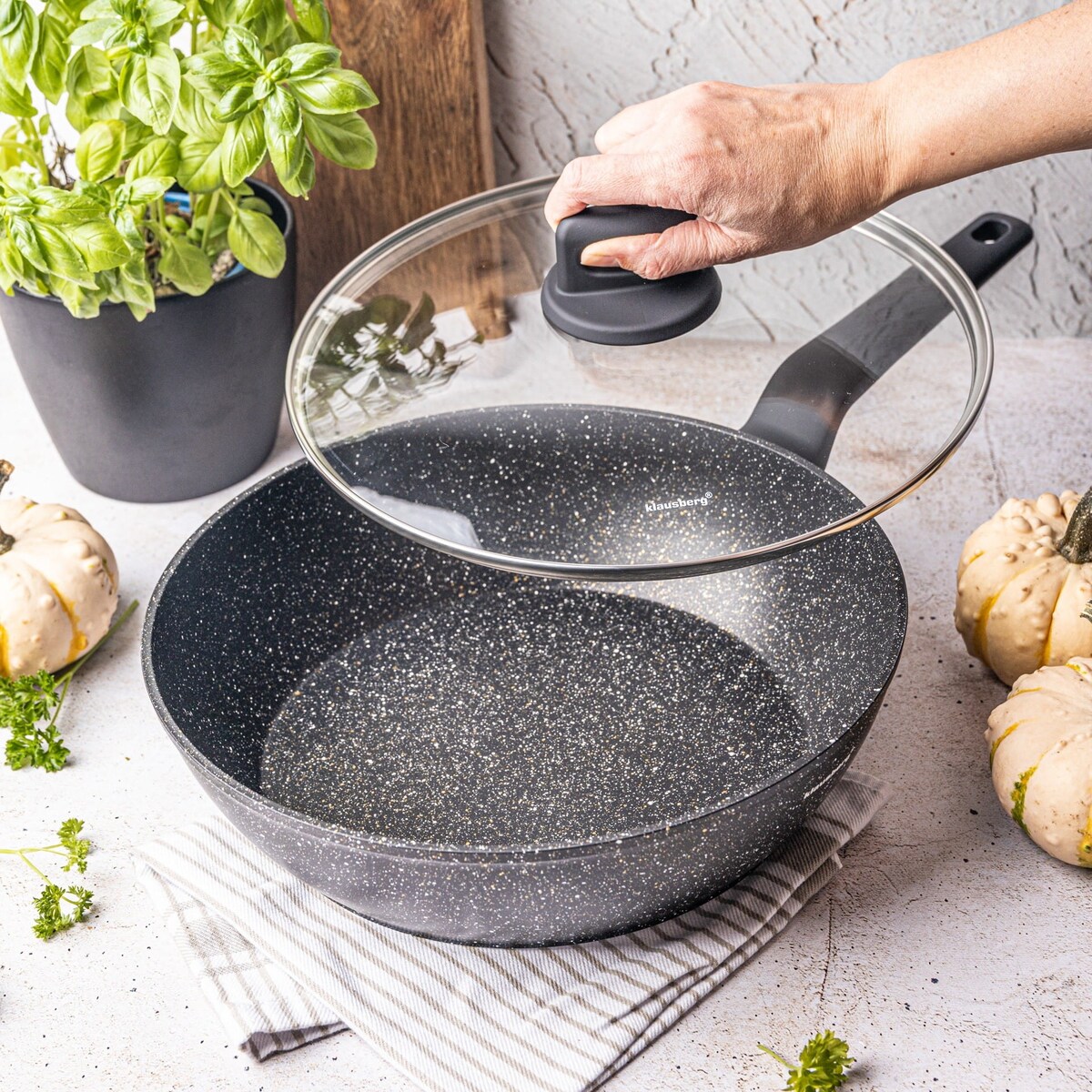 Patelnia głęboka z powłoką marmurową 24cm indukcja KLAUSBERG