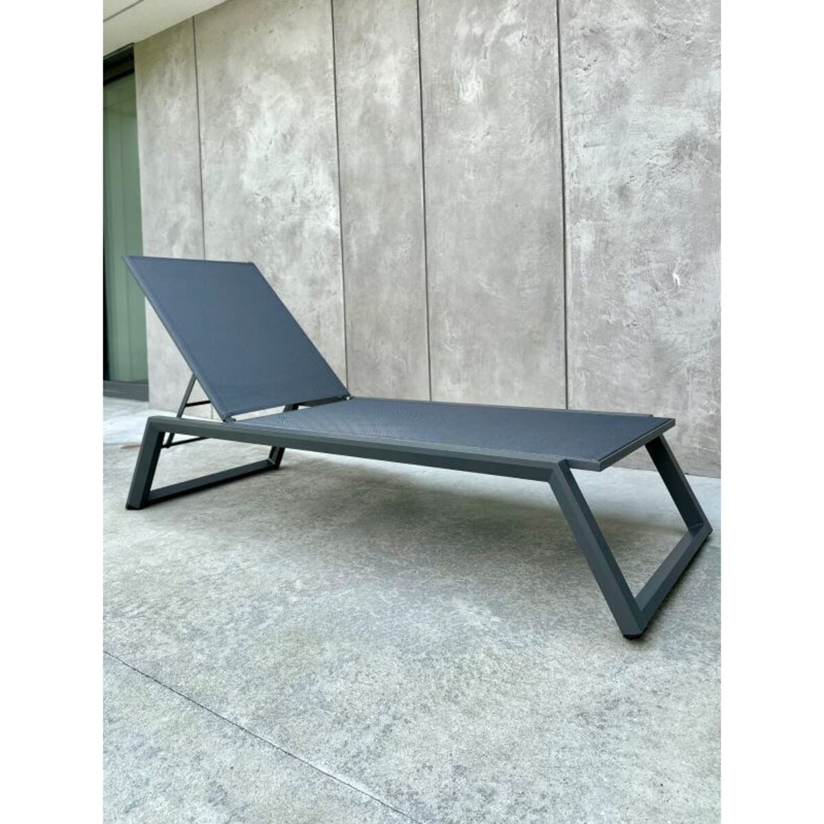 ALUMINIOWY LEŻAK SERENE SZARY