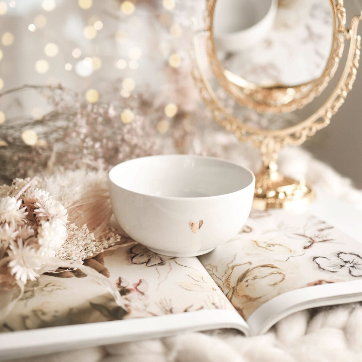 Biała miska porcelanowa 500 ml - motyw złotego serca dla bliskiej osoby na urodziny