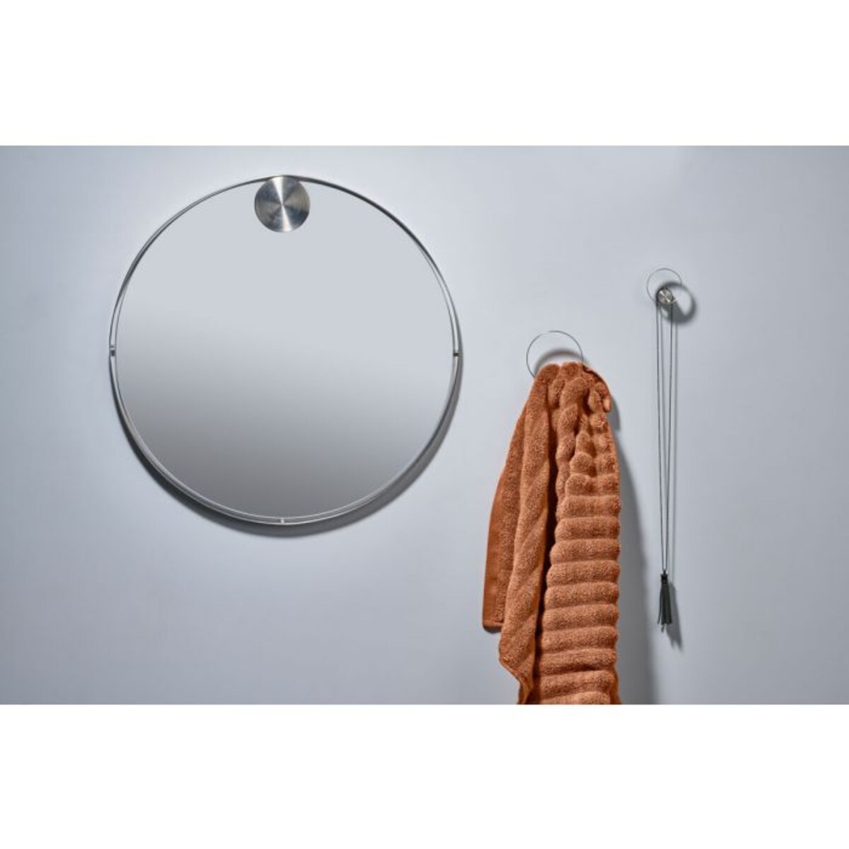 Wieszak łazienkowy Hooked on Rings średnica 10 cm 331813