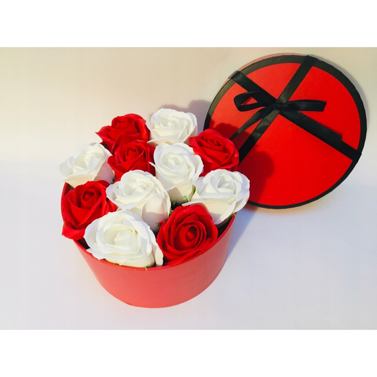 GOTOWY PREZENT urodziny dzień kobiet MAMY imieniny PUDEŁKO Z RÓŻAMI Z MYDŁA