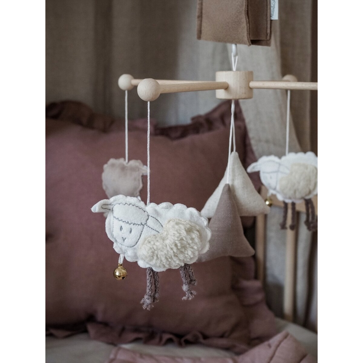 Owieczki – karuzela do łóżeczka z obrotową pozytywką