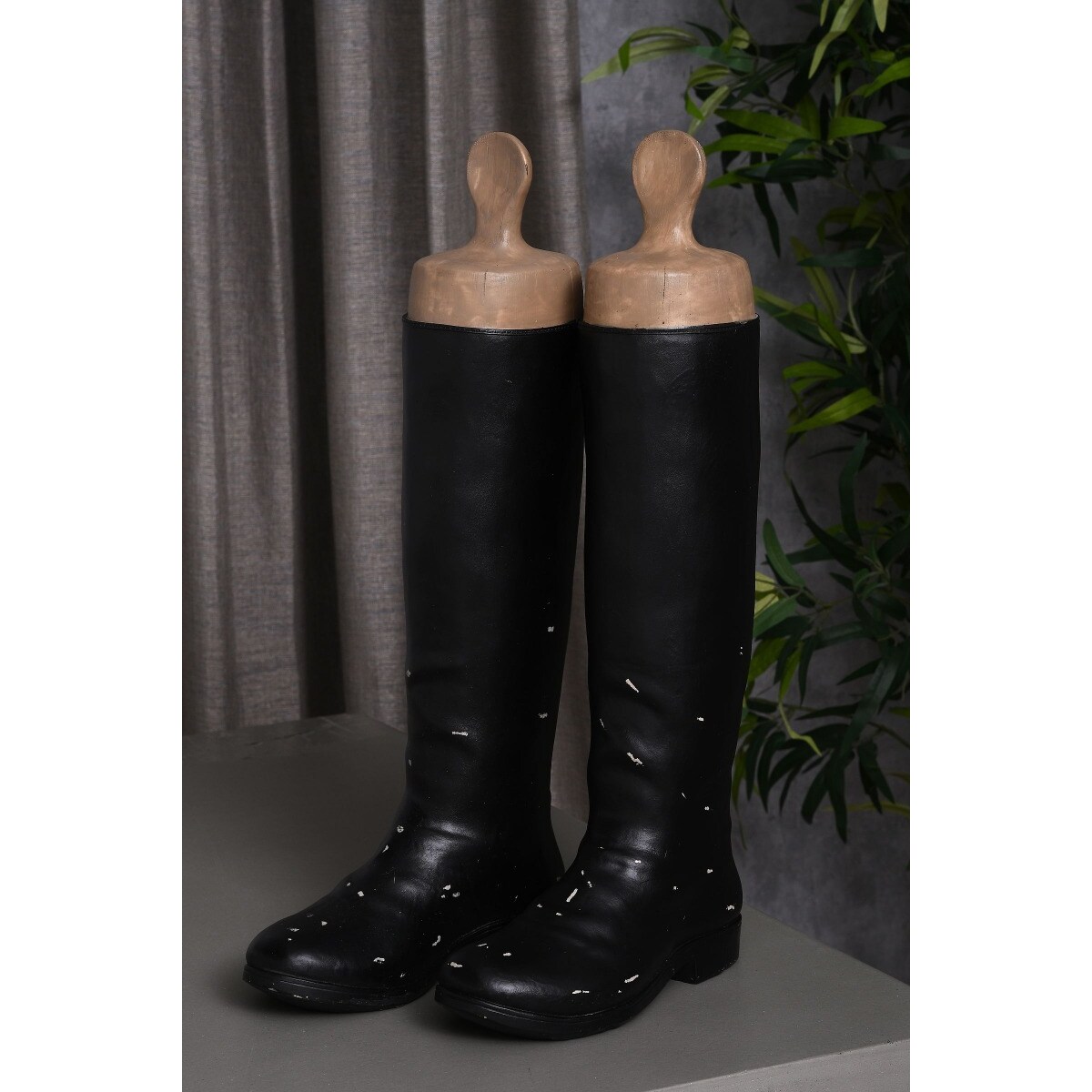 Figurka But prawy 29x12x58 cm