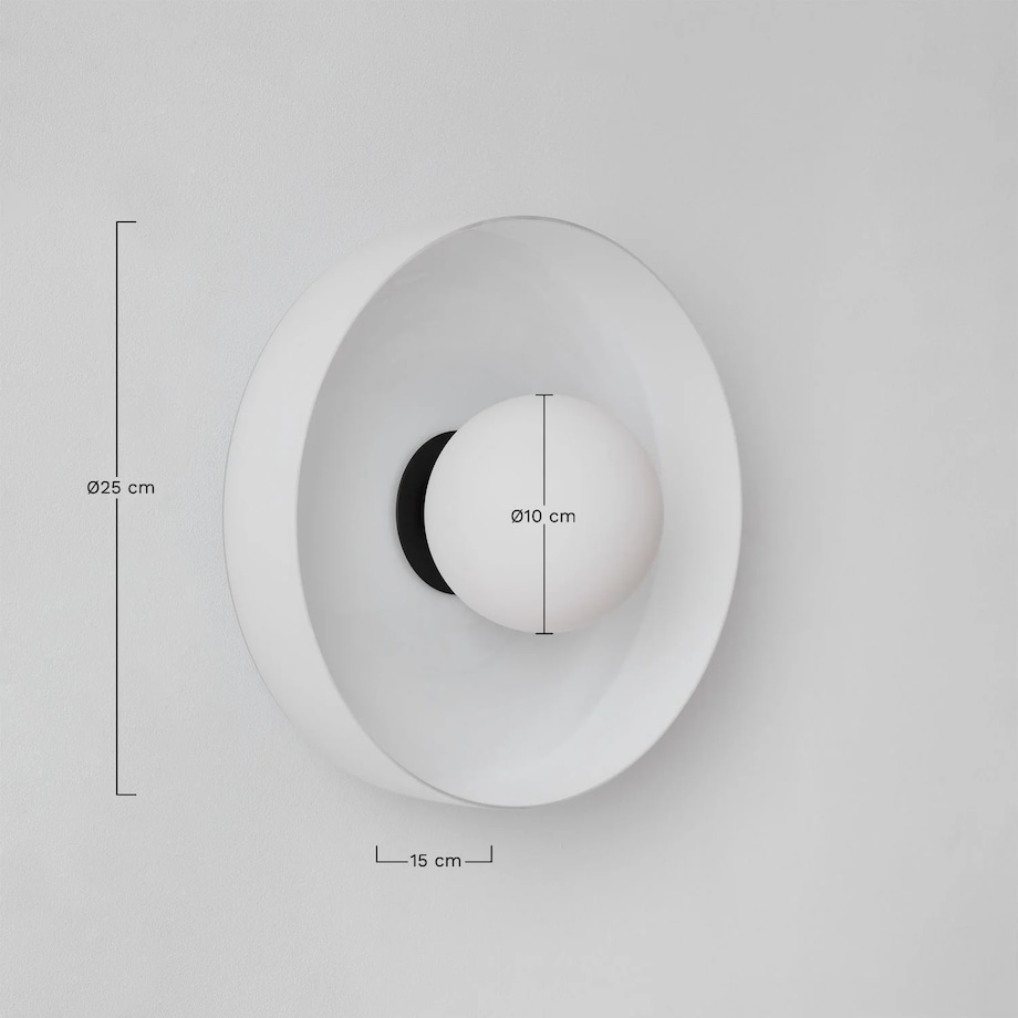 Dekoracja - białe jajko ceramiczne 17,5x14x14 cm i złoty motylek