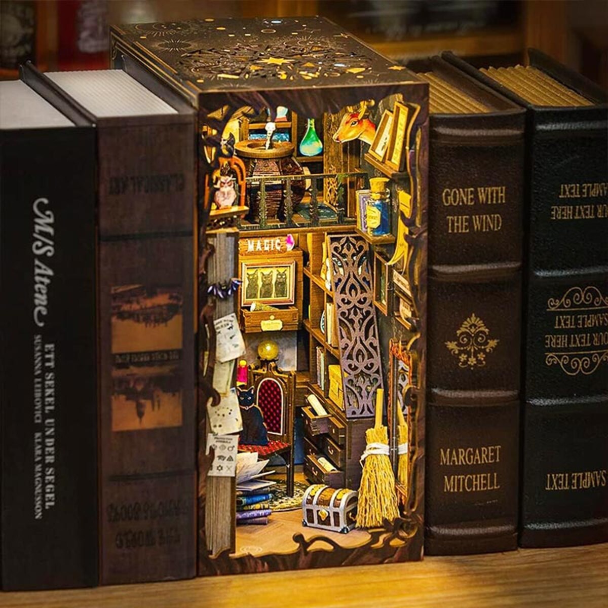 Miniaturowy domek Book Nook - Magiczna apteka - CuteBee