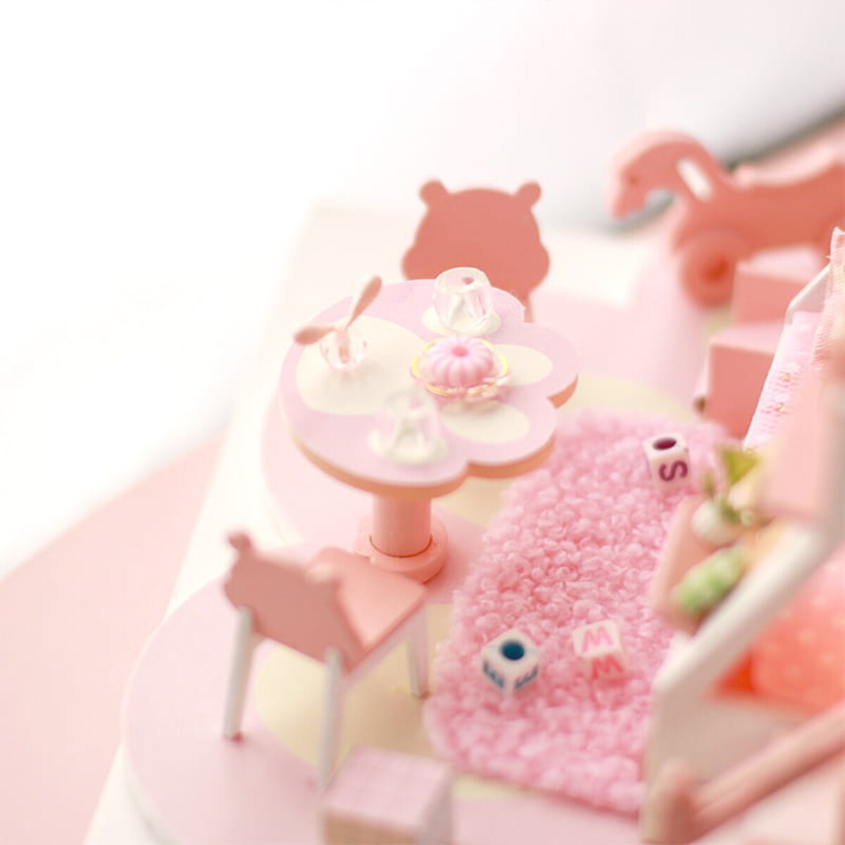 Miniaturowy domek - Różowy miś