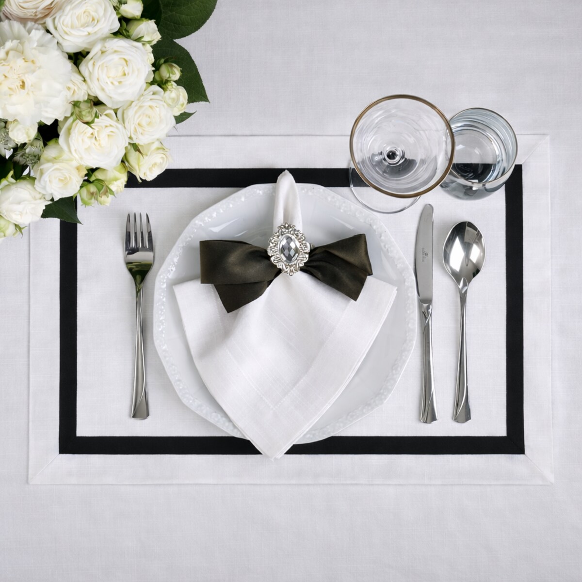 Bieżnik z dekoracyjnym paskiem Black Stripes – 50 × 150 cm