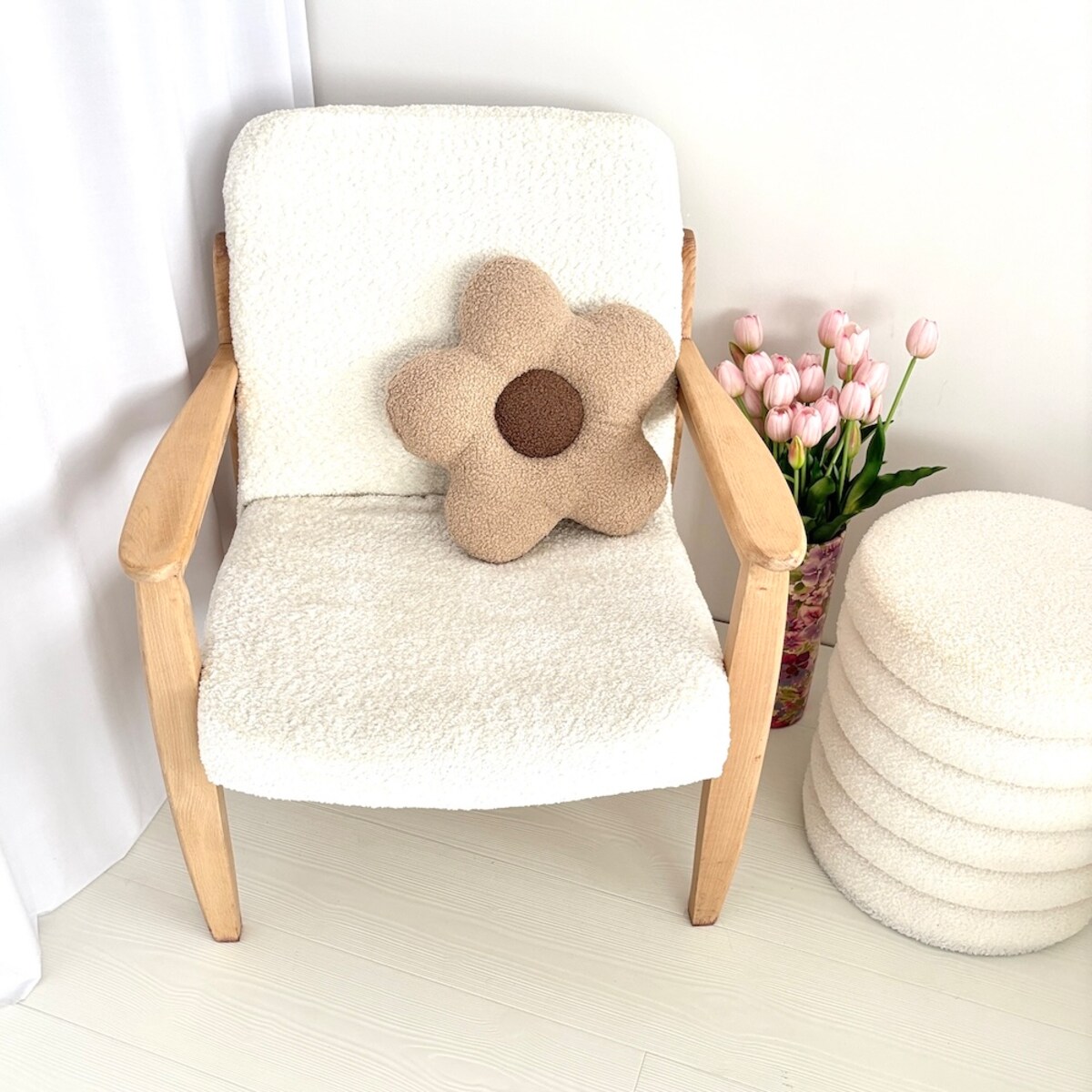 Poduszka boucle mały Kwiatek beż / brąz