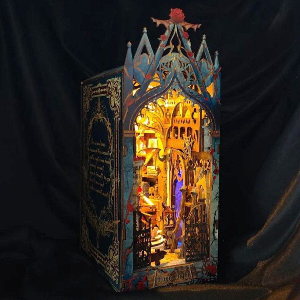 Miniaturowy domek Book Nook - Księżycowy zamek