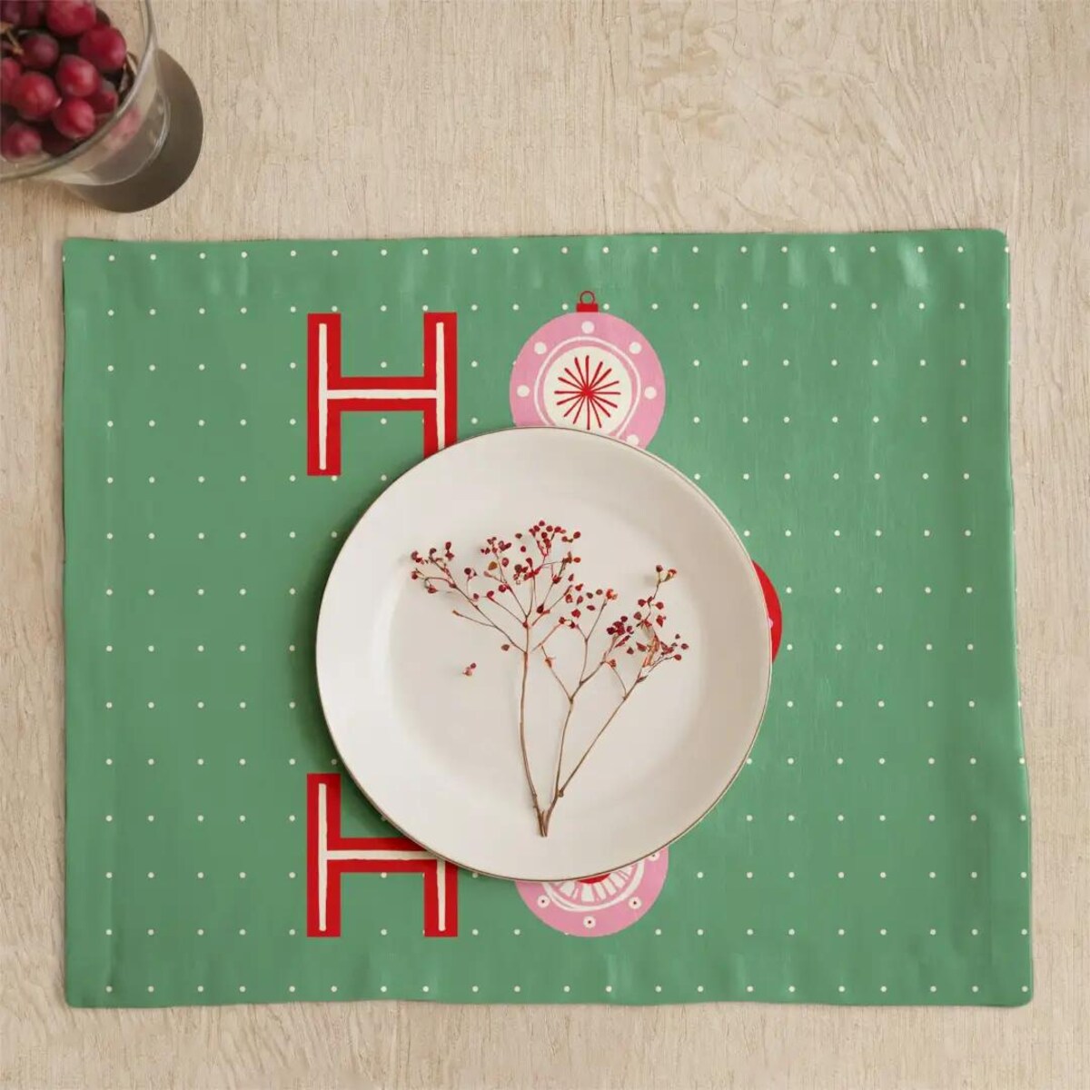 Podkładki świąteczne - HO HO HO - bombki - zielone tło