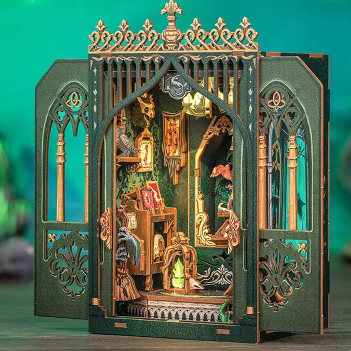 Miniaturowy domek mini Book Nook - Niezwykłe Herbarium - CuteBee