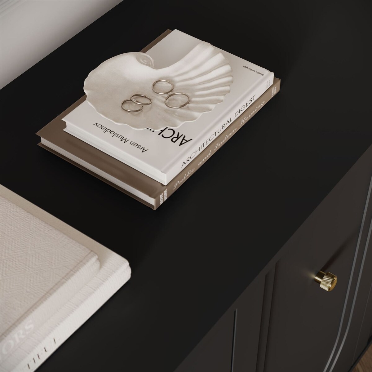 Komoda LIBERTY 4D na drewnianych nóżkach, czarna