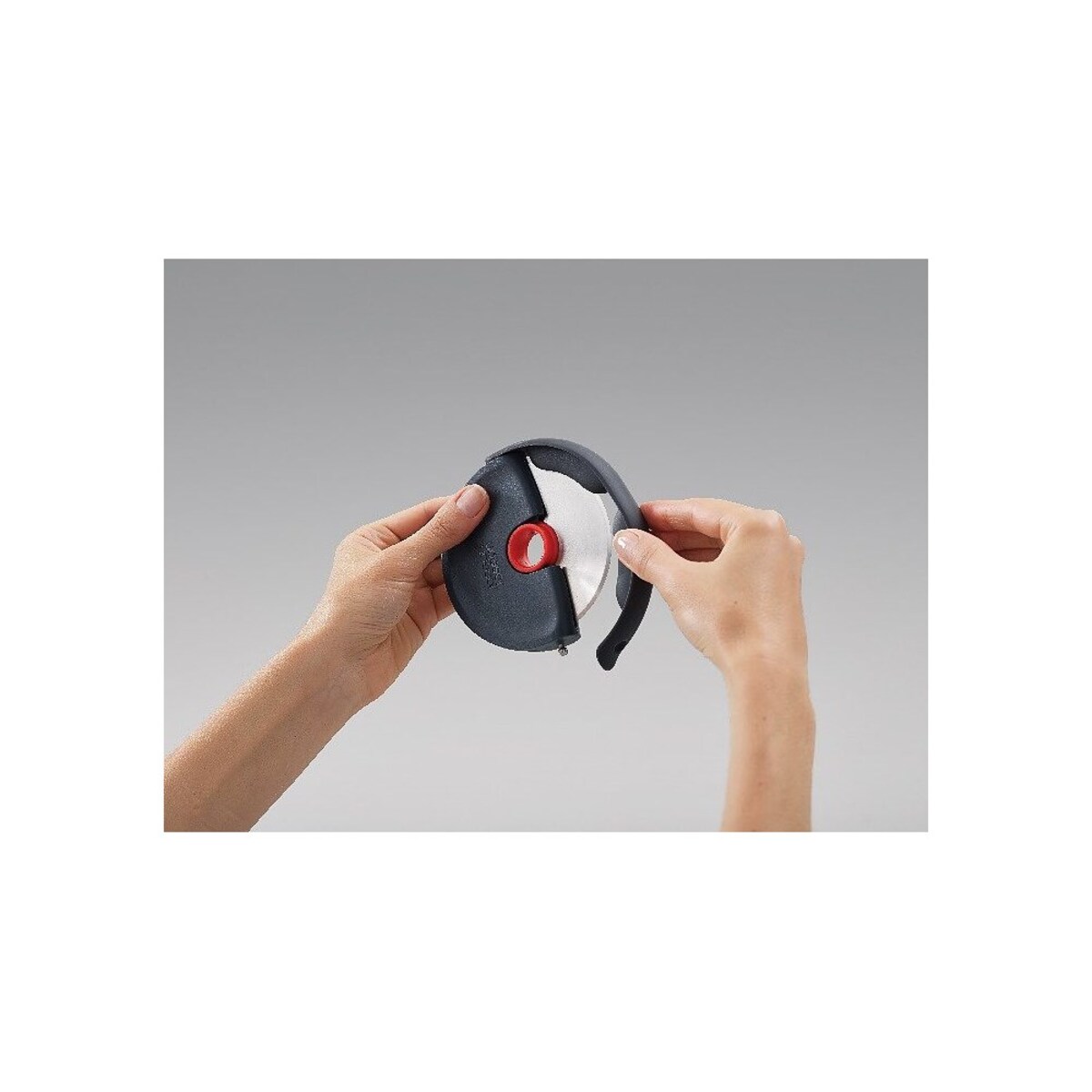 Nóż do pizzy Disc, 12 x 10.7 x 1.8 cm, Joseph Joseph