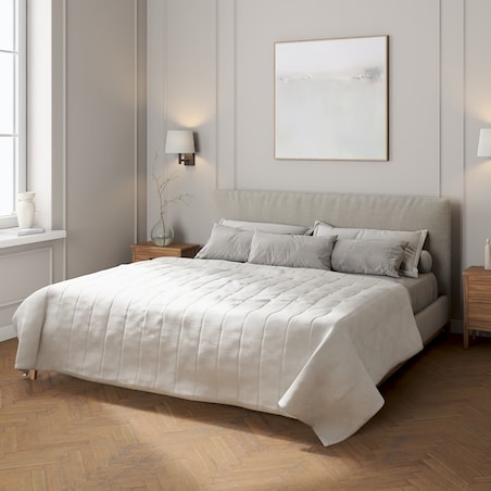 Narzuta pikowana w pasy 130x210 liście akantu na jasno-popielatym tle