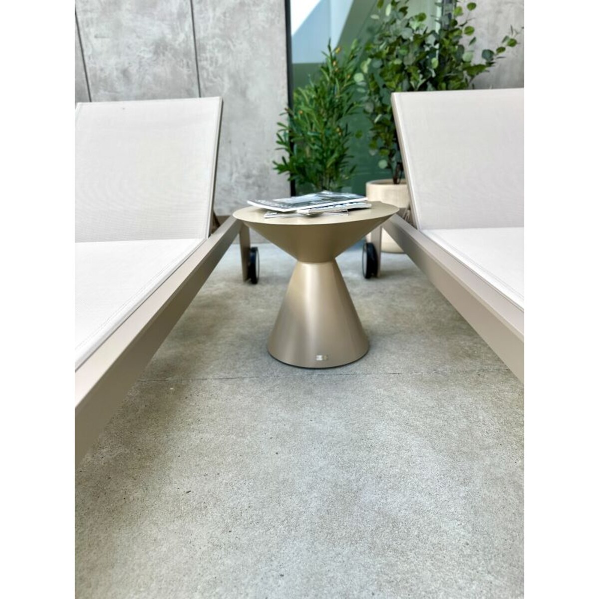 ALUMINIOWY STOLIK MATTEO SZAMPAŃSKI