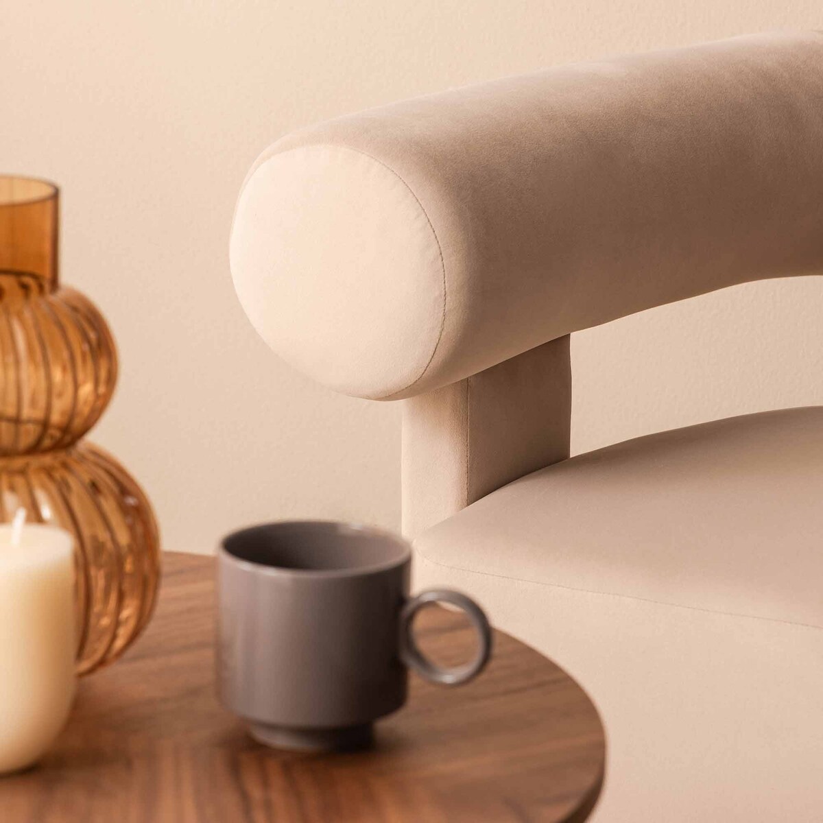 Fotel wypoczynkowy jasnobeżowy welur