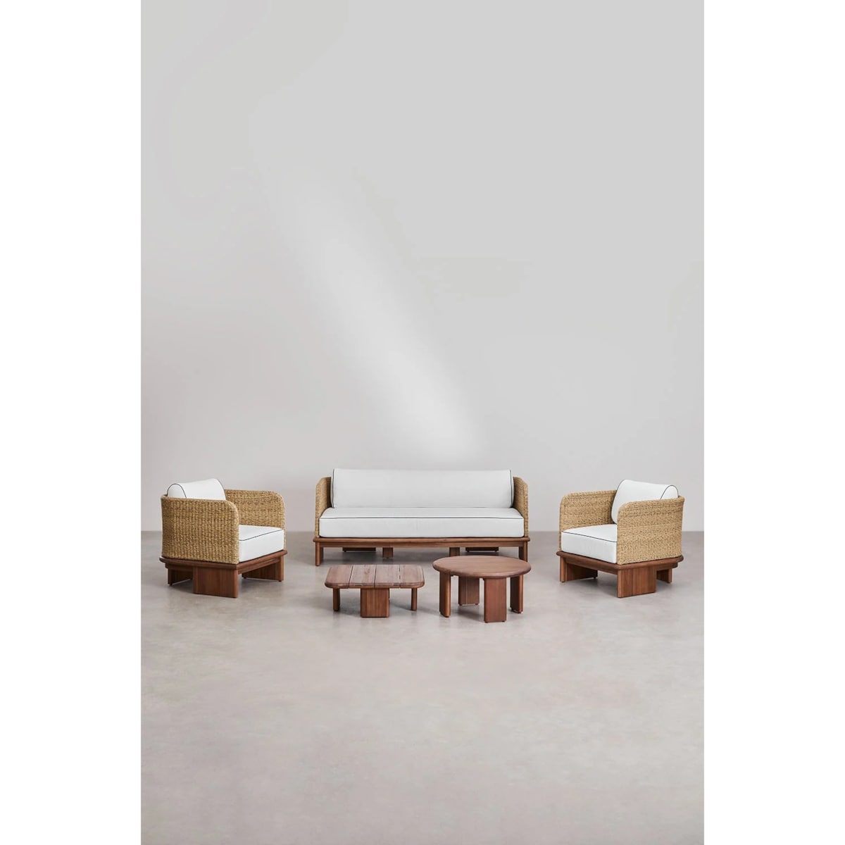 Zestaw ogrodowy: sofa 3-osobowa, 2 fotele i 2 stoliki z rattanu i drewna Famara brąz