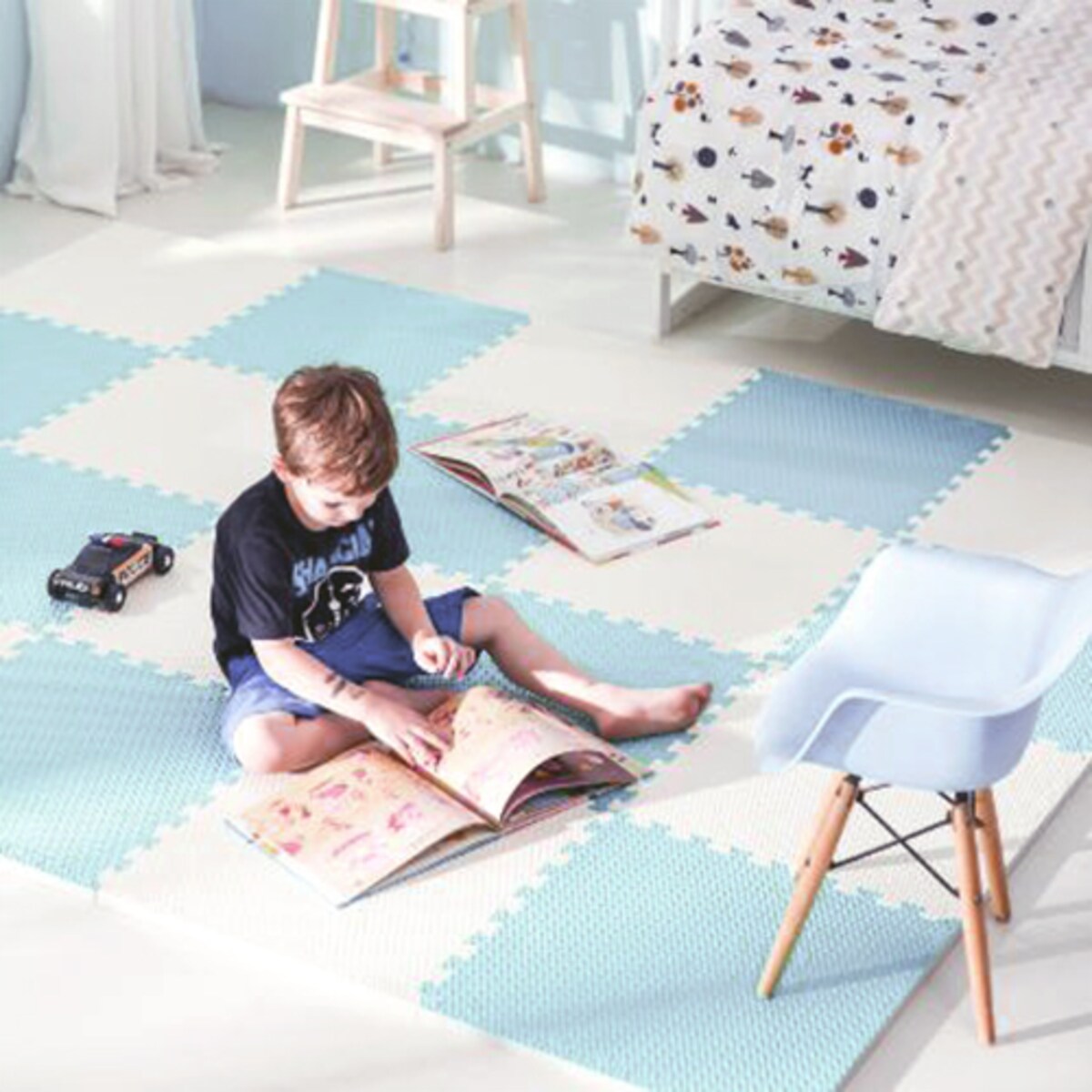 Duża mata piankowa puzzle piankowe 60x60 cm 4 szt. Ricokids biało-niebieska