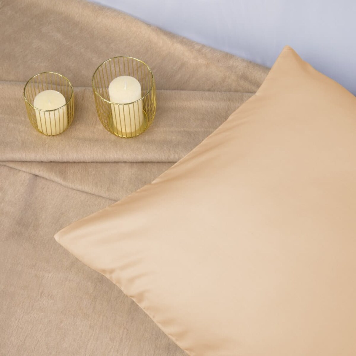 Poszewka satynowa 70x80 kolor Jasny beż