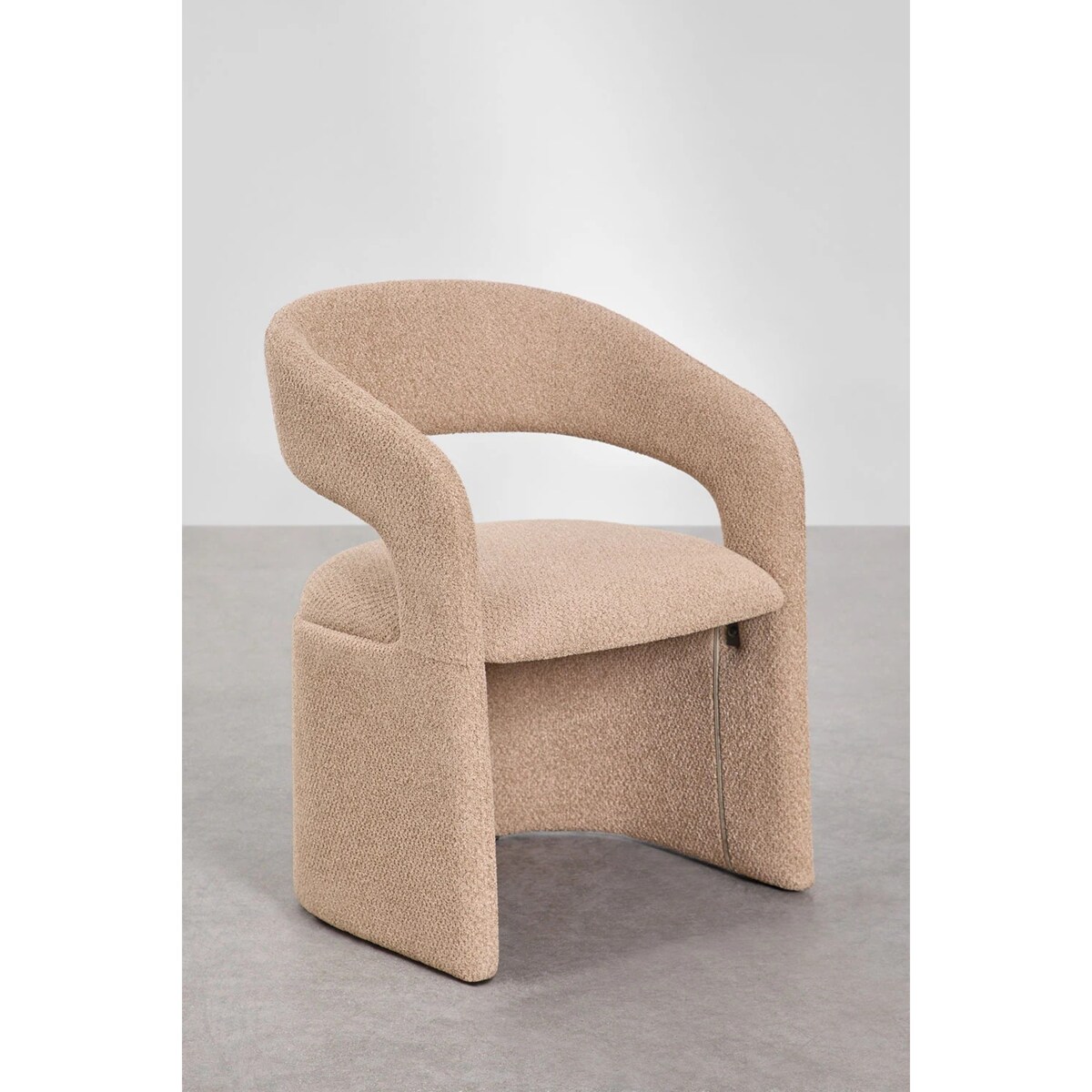 Krzesło tapicerowane Jules z podłokietnikami kawa z mlekiem