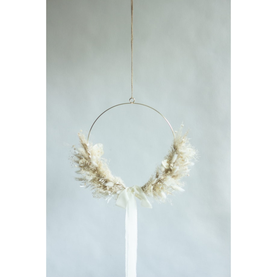 Wianek suszony na obręczy - beżowo biały