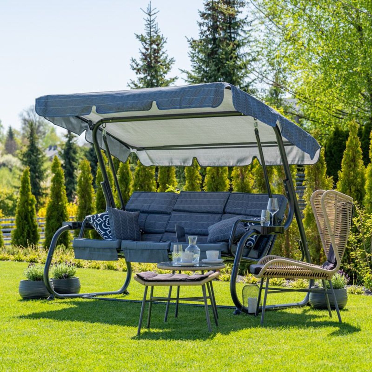 Grafitowa huśtawka ogrodowa z moskitierą Ines