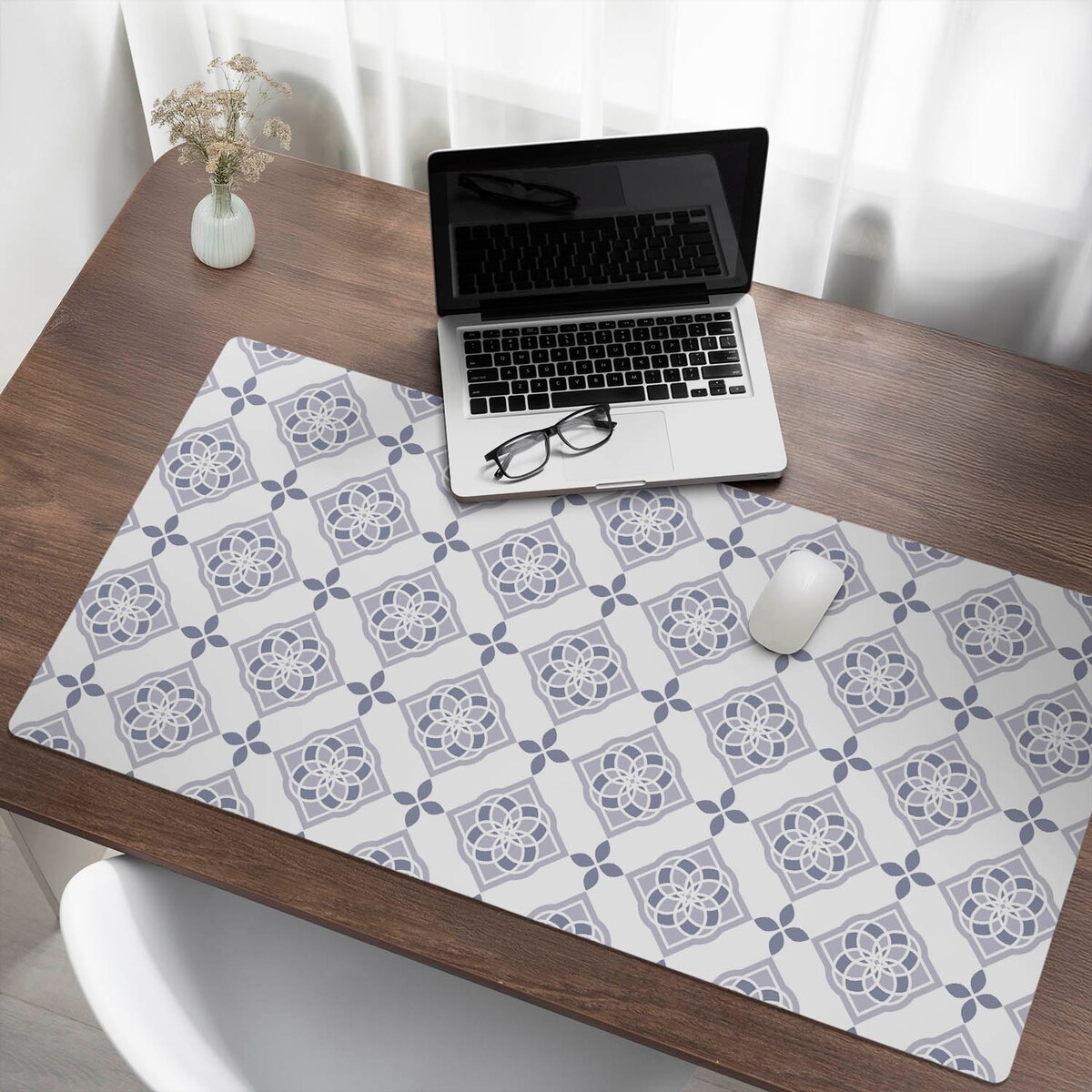 Granatowa mata na biurko Geometryczny kwiat, 120x60 cm