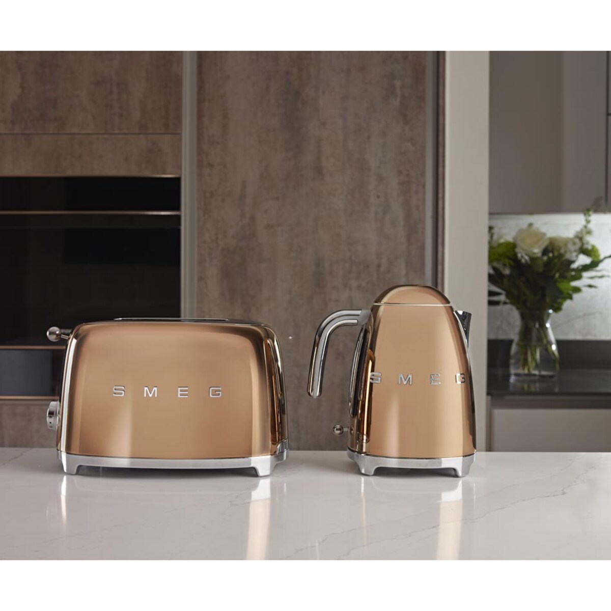Czajnik elektryczny różowe złoto 50's Style, 1700 ml, SMEG