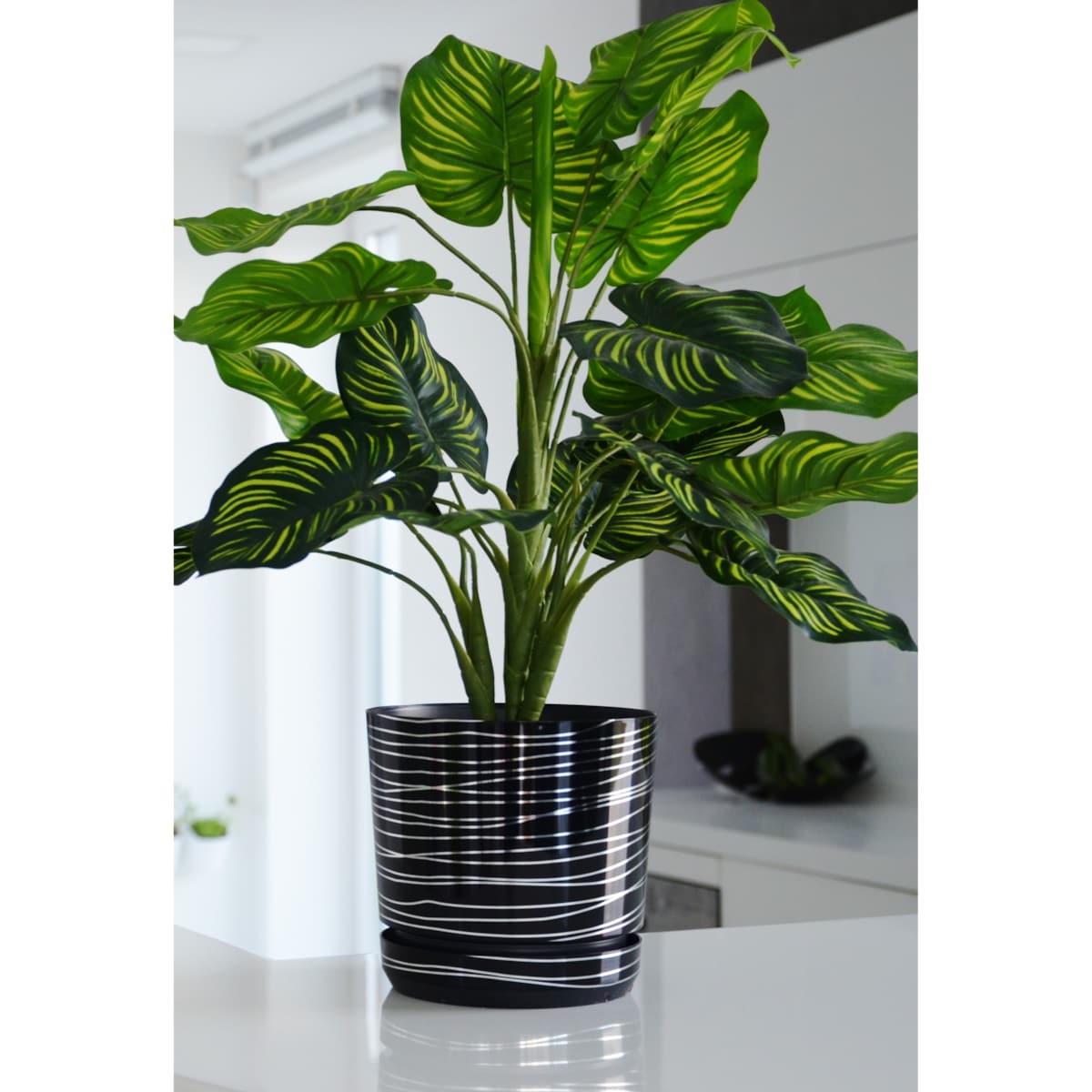 26 cm wzór CZARNA ZE SREBRNĄ NITKĄ Doniczka z podstawką glamour lustrzane srebrne paski połysk