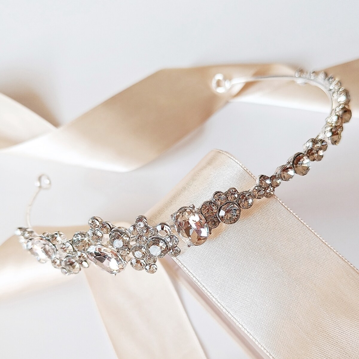 Opaska do włosów srebrna z cyrkoniami asymetryczna