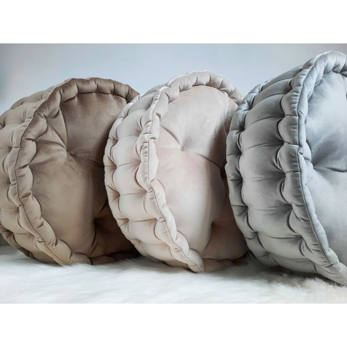 Duża pufa dekoracyjna do pokoju dziecięcego 60 cm