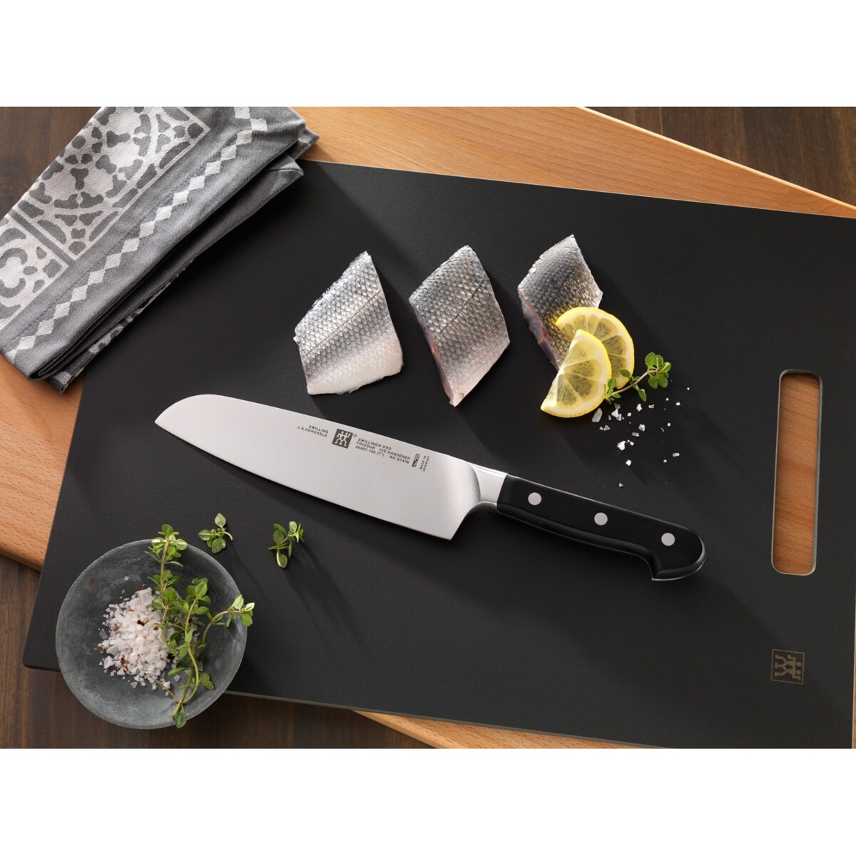 Nóż Santoku Zwilling Pro - 18 cm