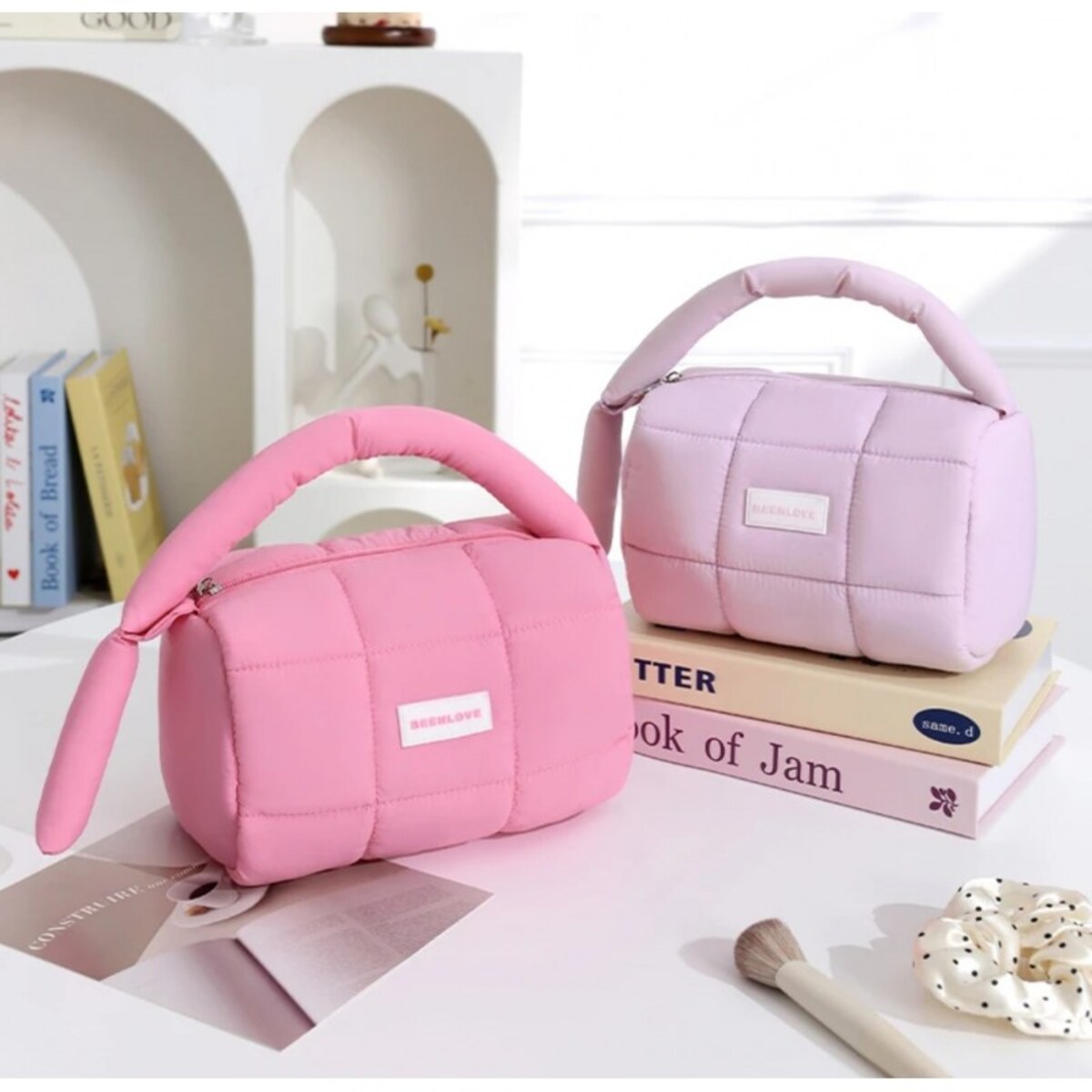 Kosmetyczka damska pikowana kuferek z rączką 18,5 x 12,5 x 13 cm KS140FIO