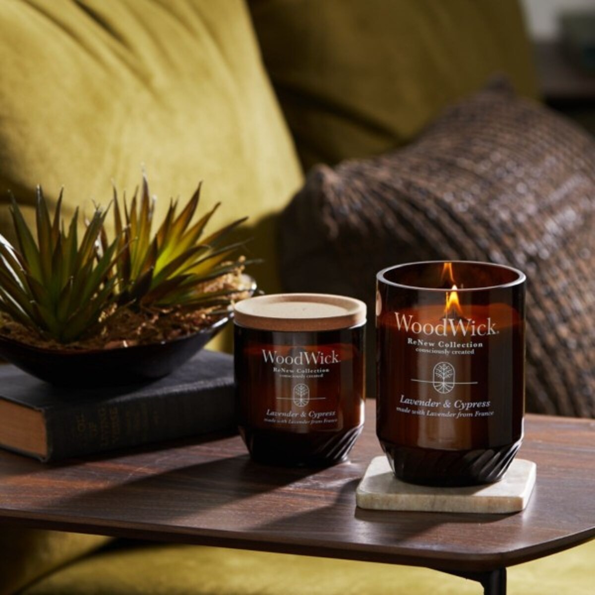 WoodWick świeca średnia LAVENDER & CYPRESS