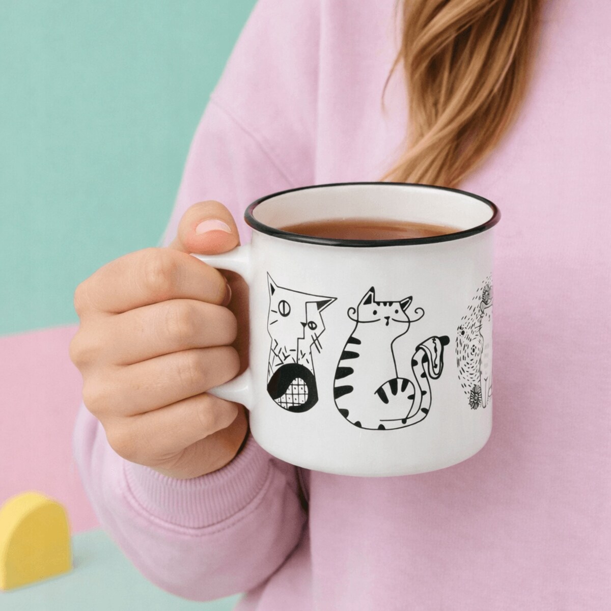 Kubek z uchwytem na kawę herbatę czekoladę z motywem kota CAT ARTIST 350ml - prezent dla koleżanki przyjaciółki żony babci mamy kobiety siostry niej