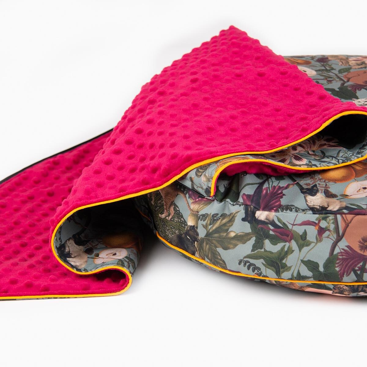 Legowisko okrągła poducha z kapturem "Kotolaż" - Rozmiar: S