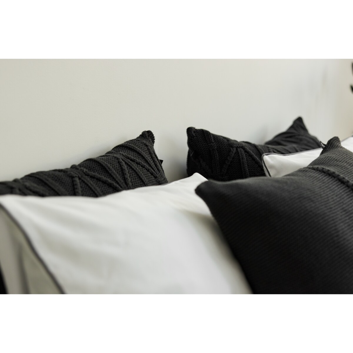 Poszewka brytyjska kwadratowa grafitowa, 50 x 50 cm, La Manta