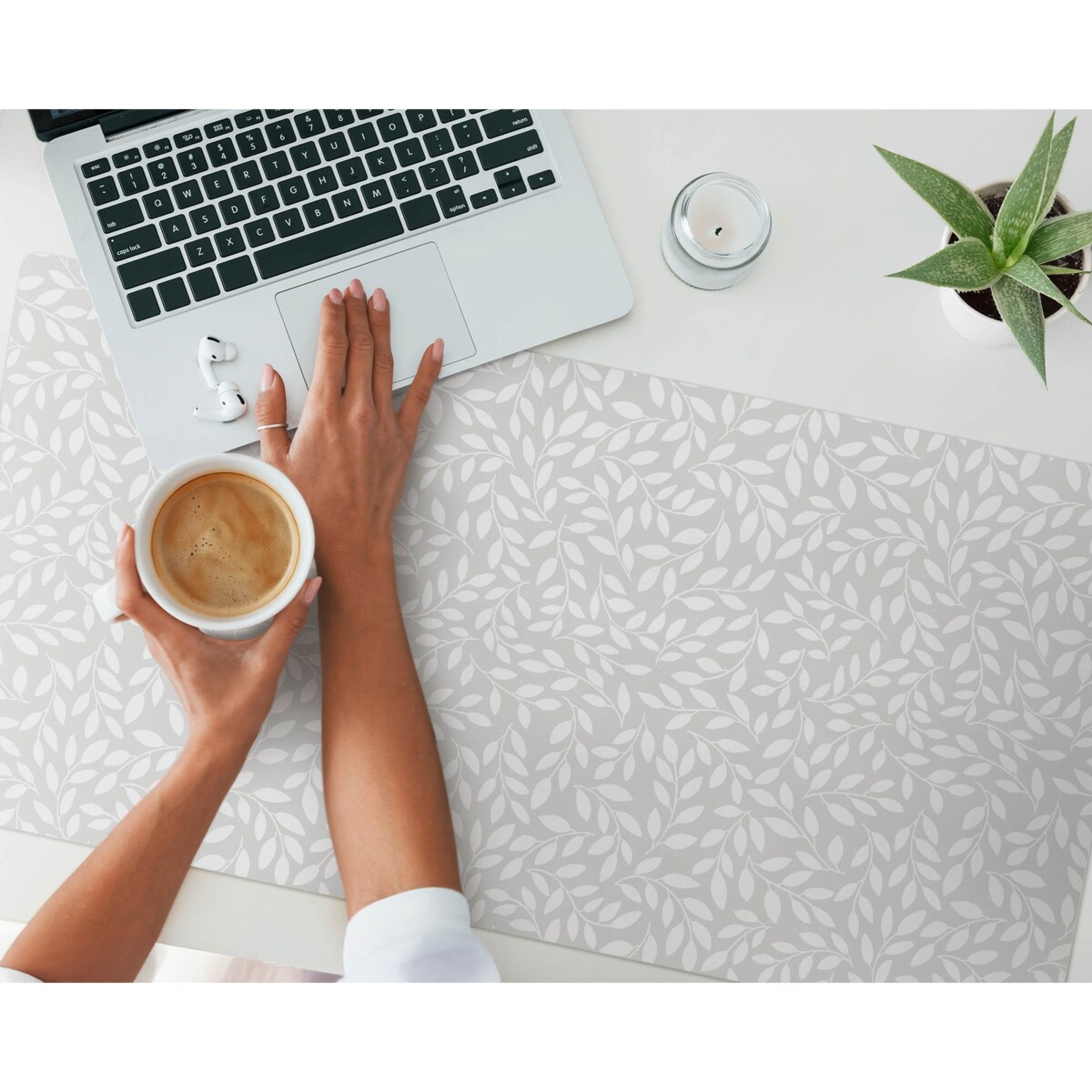 Szara mata na biurko Liściasty wzór, 100x50 cm