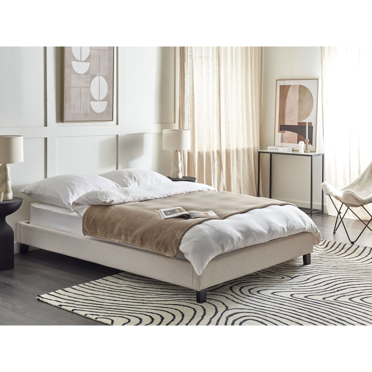 Łóżko tapicerowane ze stelażem jasnobeżowe 140 x 200 cm ROANNE