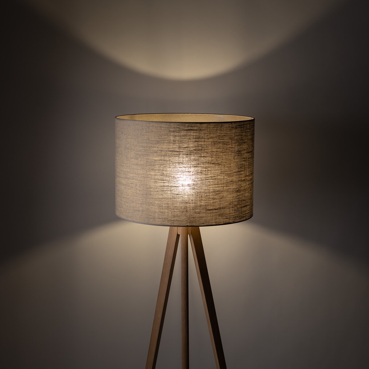 Lampa podłogowa TK Lighting GRAND SOSNA 16021 drewniana z lnianym abażurem E27 145 cm do salonu