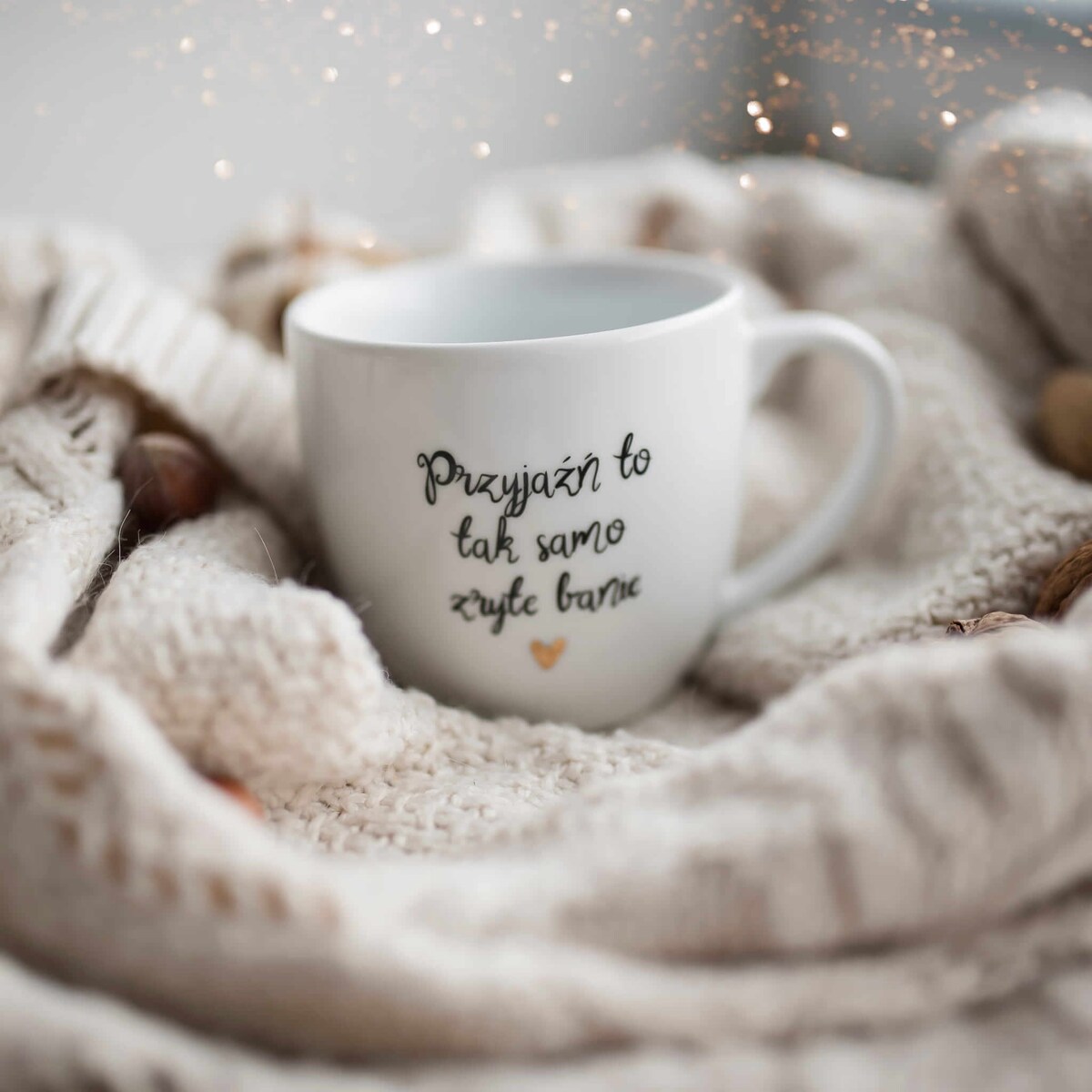 Biały Kubek Porcelanowy 300 ml - Motyw Złotego Serca i Napis Przyjaźń To Tak Samo Zryte Banie dla Najlepszej Przyjaciółki na Urodziny