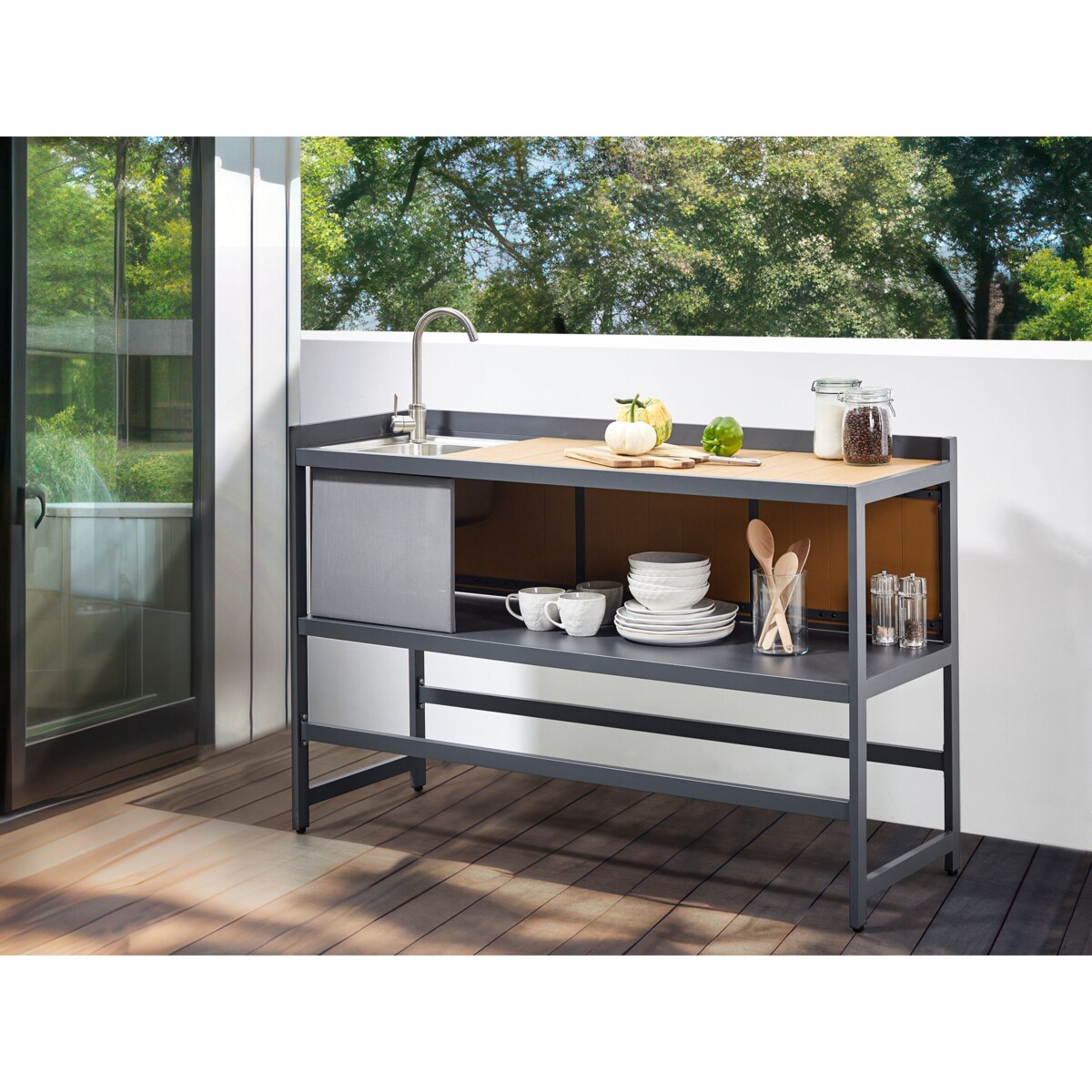 3 częściowa kuchnia ogrodowa szafka i wyspa ze zlewem jasne drewno ORTISEI