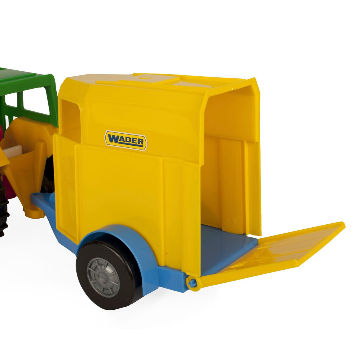 Traktor z przyczepą na konia
