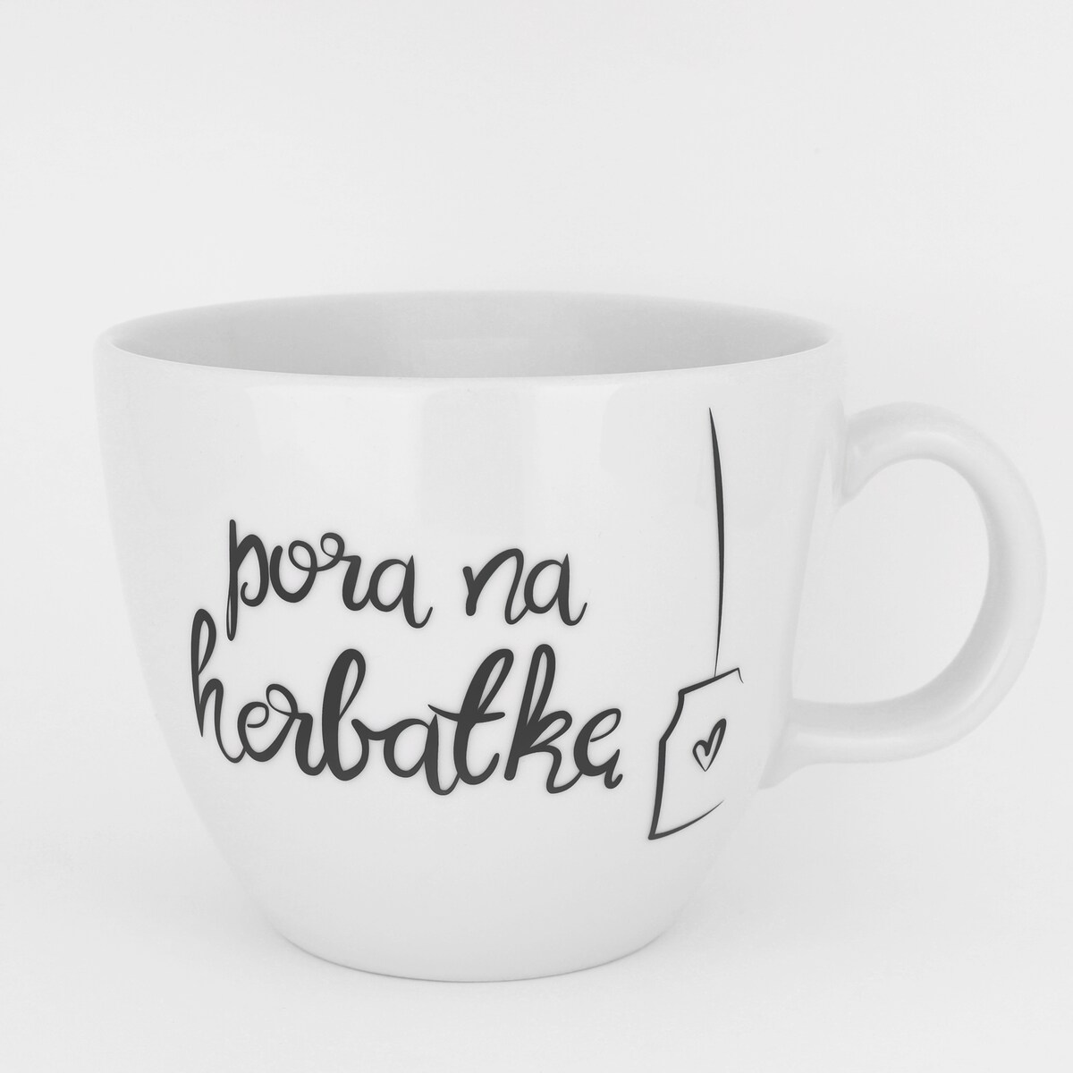 Biały kubek porcelanowy 1 litra - napis pora na herbatkę na urodziny dla miłośników herbaty