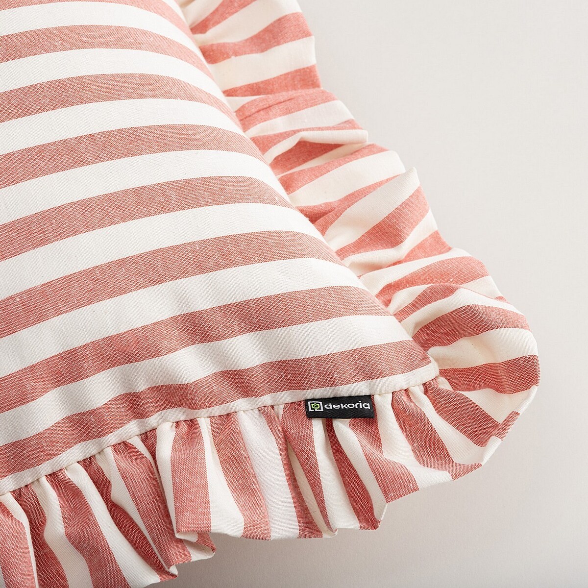 Poszewka Paula z falbaną 45x45 czerwono-białe pasy (1,5cm)