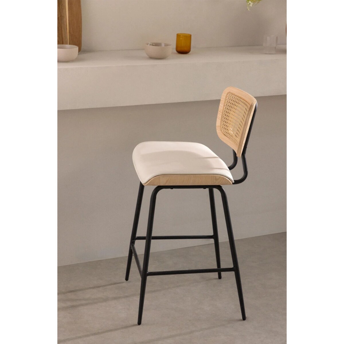 Krzesło barowe z drewna, rattanu i ekoskóry Raysa naturalne