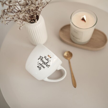 Biały kubek porcelanowy 300 ml „Padłaś? Powstań i jedziesz dalej" ze złotą koroną - prezent dla silnej kobiety, na urodziny, Dzień Kobiet