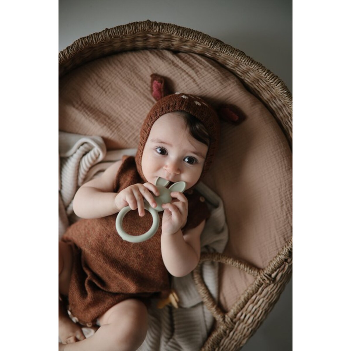Mushie Gryzak silikonowy Królik Sage