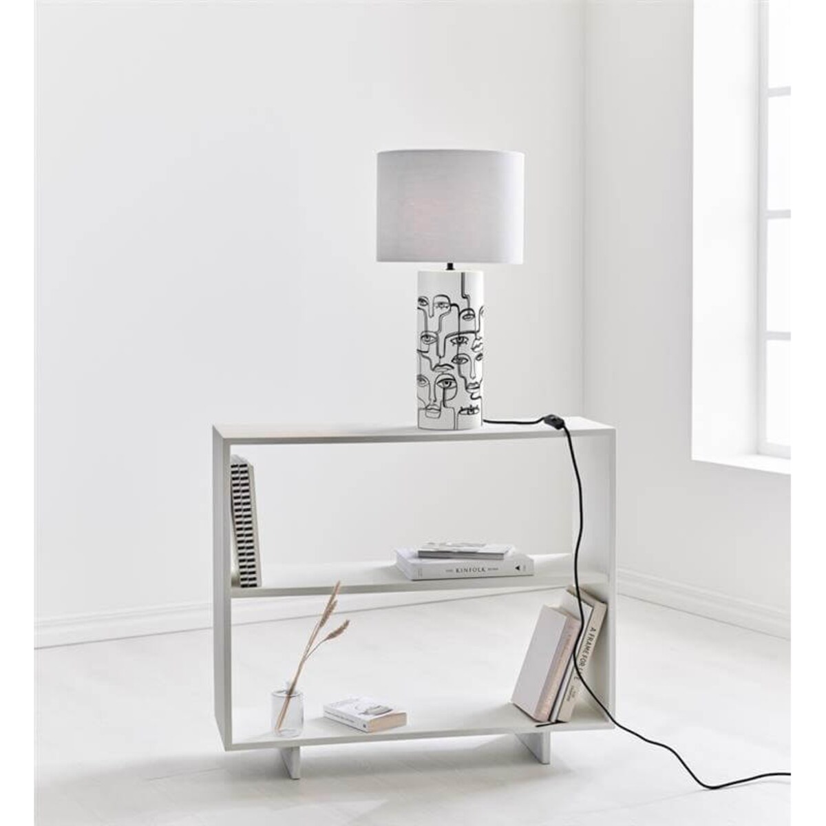 Nowoczesna lampa nocna Family na szafkę nocną biała czarna